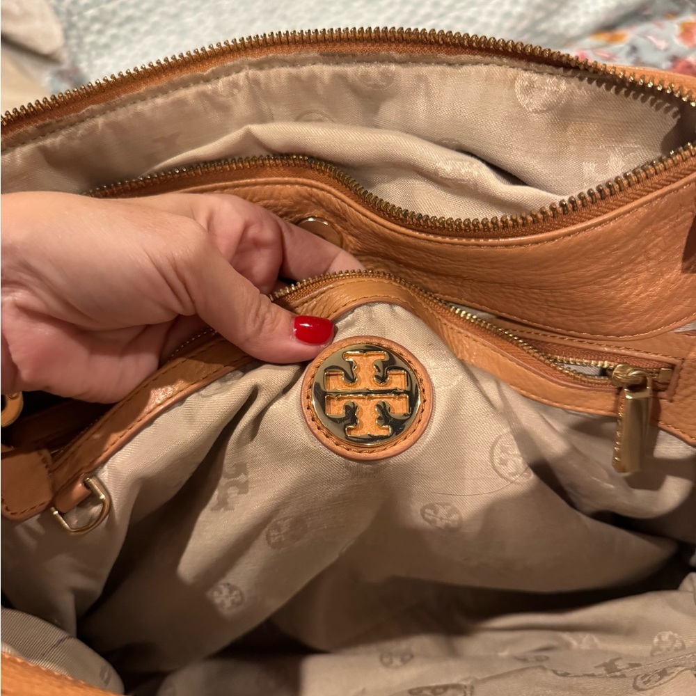 Tory Burch Camel Leather buttery soft bag - Picture 4 of 6